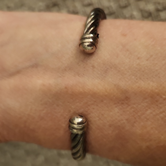 Elegant 925 Silver Italy Two-Tone Cable Bracelet - Picture 2 of 6